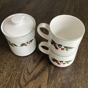 THE CADES COVE COLLECTION Mug and Sugar Bowl Set with Cherry & Apple Accents